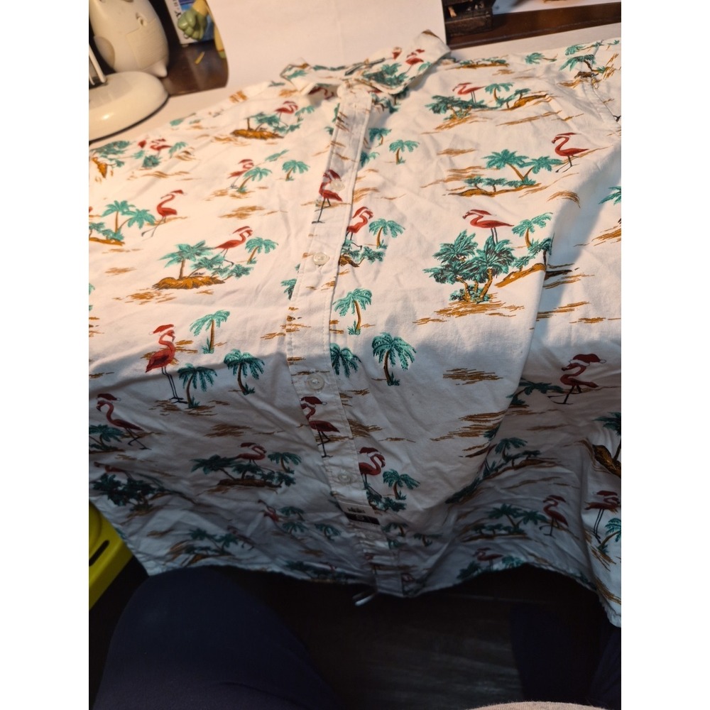 Men's Short Sleeve Denim And Flowers Shirt Size Small With Christmas Flamingos